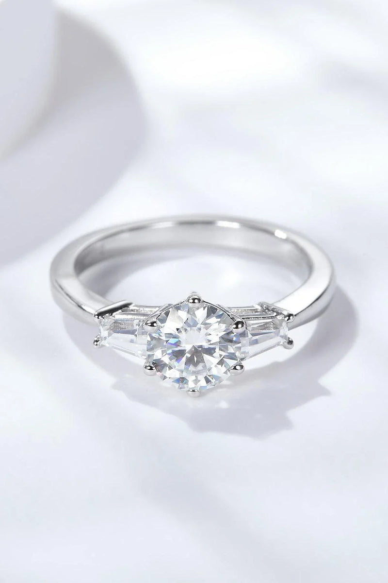 GiftHome UK Captivating Moissanite Platinum-Plated Ring