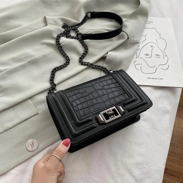 Stylish retro single-strap messenger bag in black with adjustable shoulder strap and spacious interior