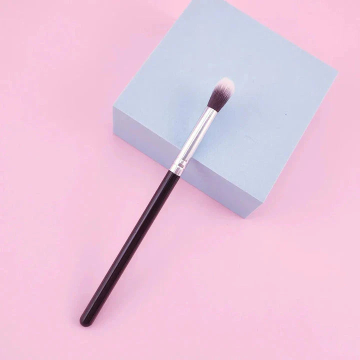 Precision Nose Sculpting and Highlighting Brush - Essential Makeup Tool for Flawless Contours and Highlighting