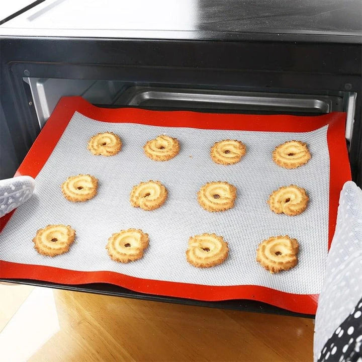 Silicone non-stick baking mat in red and white, suitable for high-temperature baking and easy cleanup