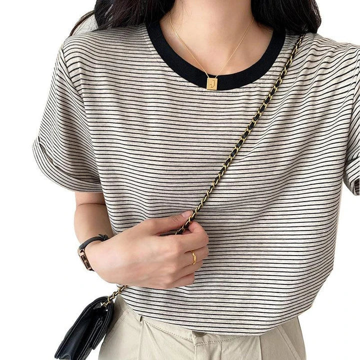 A cosy brown pullover with a turtleneck, featuring a stylish striped pattern for effortless autumn and winter style.