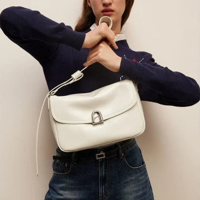 Stylish leather shoulder and crossbody bag in burgundy colour, with a square silhouette and sleek design