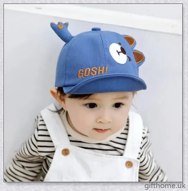Adorable cartoon baby cap in various colours, made of breathable linen-blend fabric for comfort and sun protection