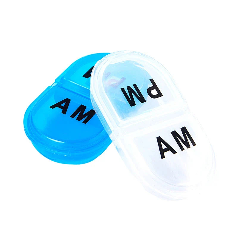 Compact pill organiser with tablet splitter made of high-quality materials for easy medication management