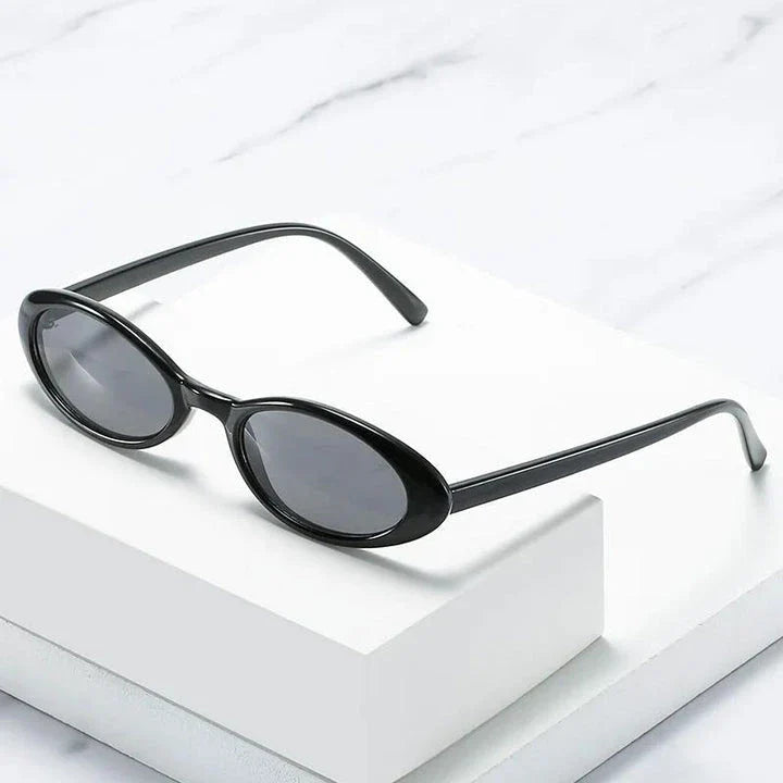 Stylish retro oval sunglasses for fashionable women with UV protection and photochromic lenses