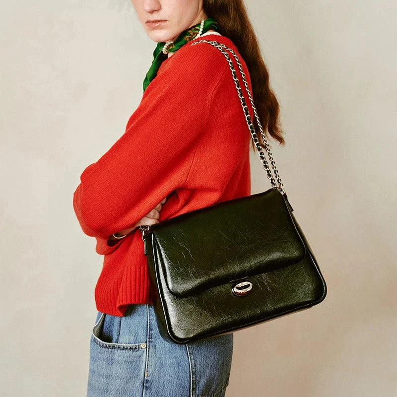 Fashionable large-capacity leather shoulder bag with adjustable crossbody strap and secure hasp closure