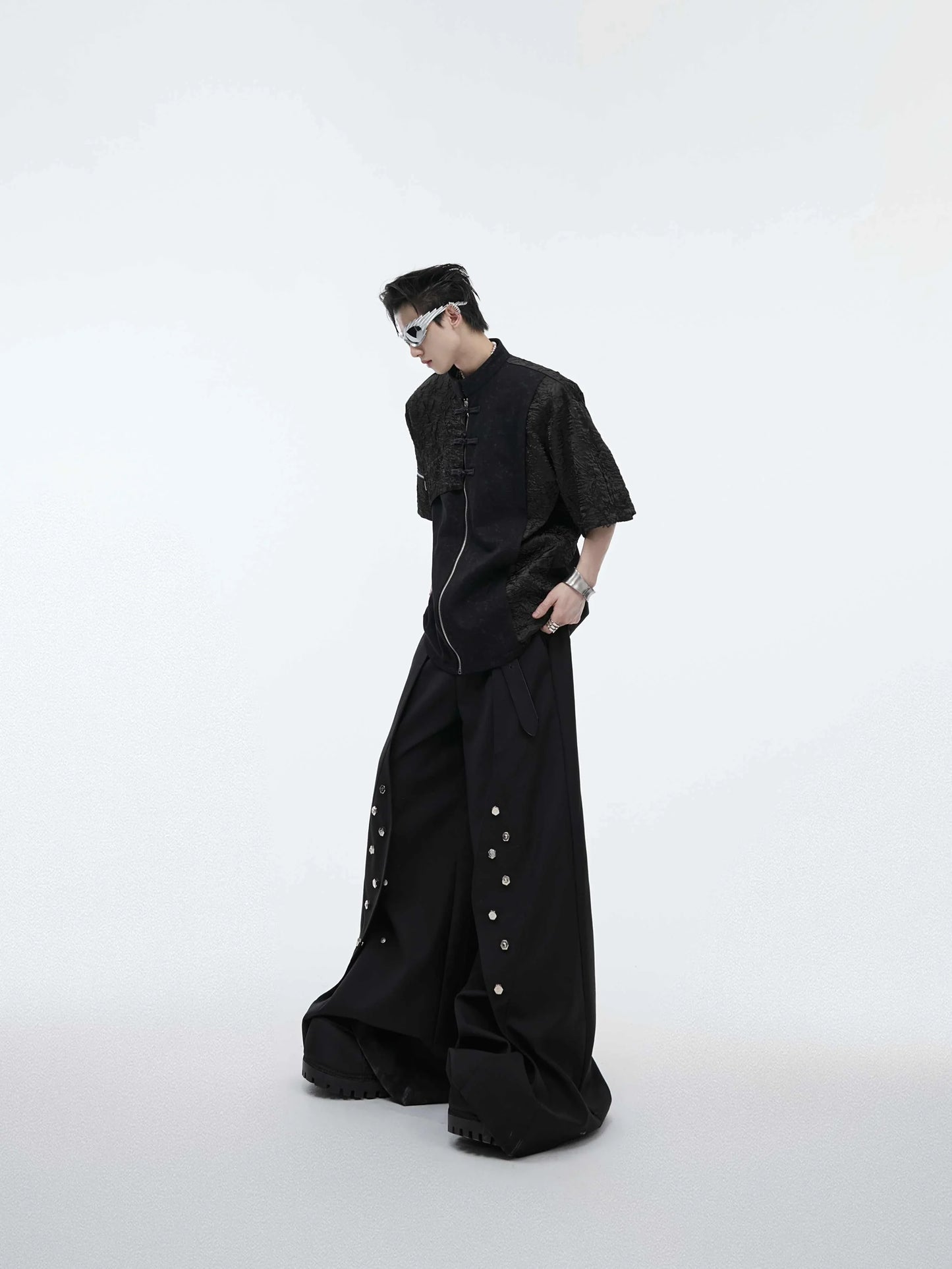 Buckle Design Sense Padded Shoulder Short Sleeve Loose T-shirt in black and white colours