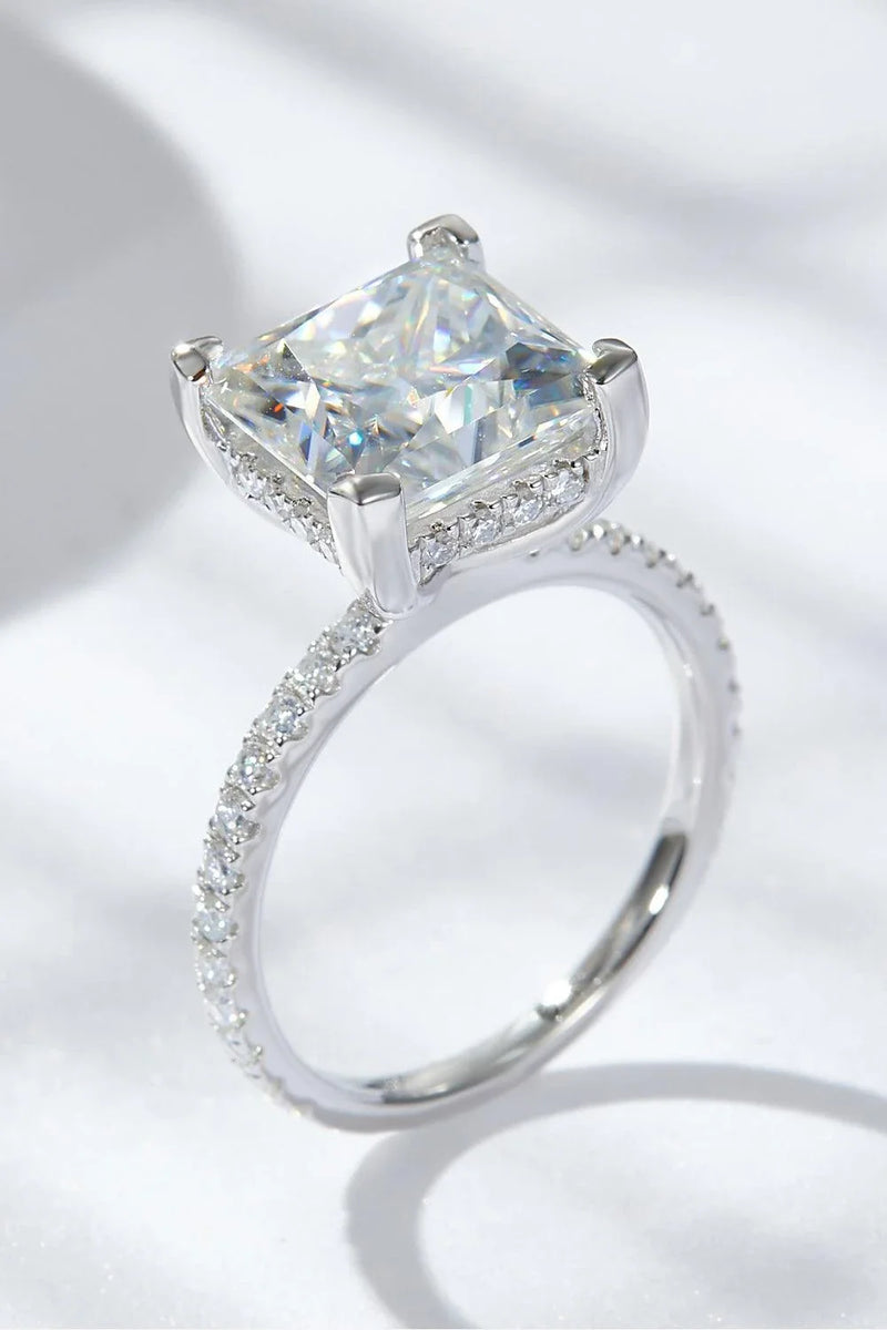 GiftHome UK Elegant 5.52-Carat Moissanite Side Stone Ring