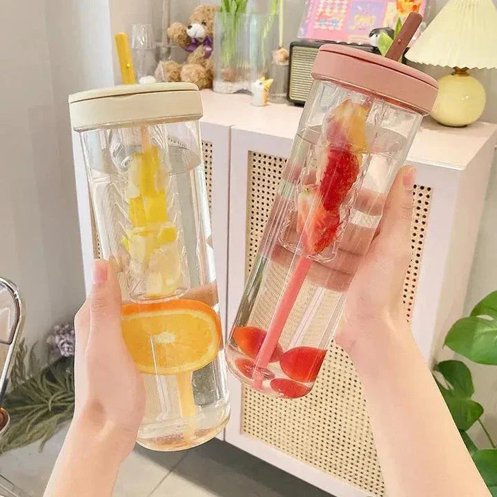 A transparent 700ml drinking bottle with a straw and built-in lemon filter, perfect for staying hydrated on the go.