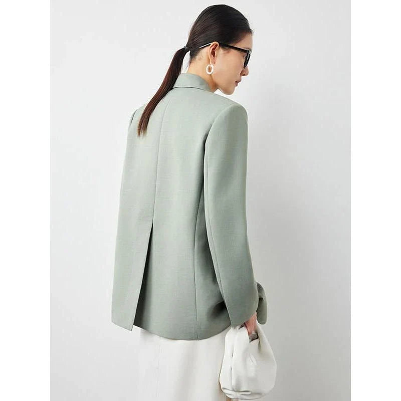 Elegant green double-breasted blazer with a stylish design and premium materials for a sophisticated look
