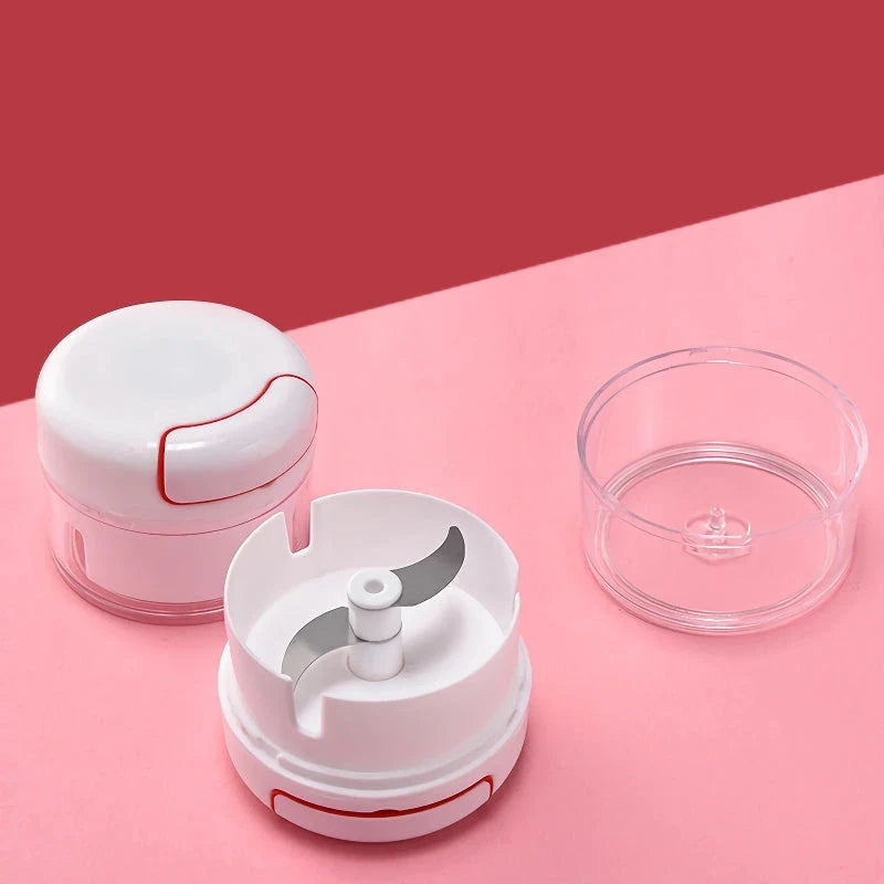 A high-quality manual food processor with sharp blades for effortlessly chopping, mincing, and processing a variety of ingredients.