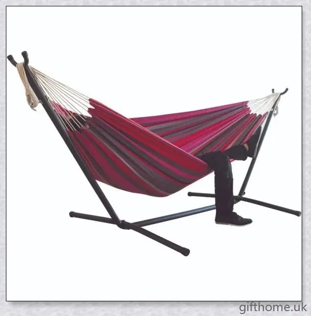 A generously-sized canvas camping hammock that can support up to 200 kg, ideal for outdoor relaxation and adventure