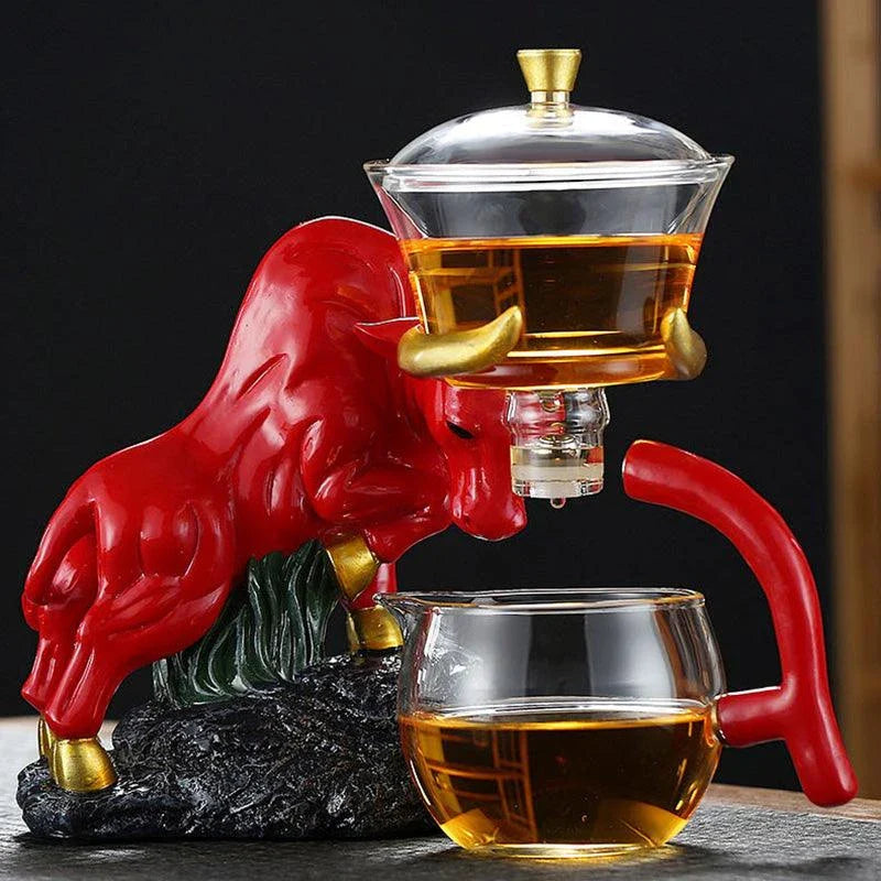 Premium borosilicate glass semi-automatic tea maker in a traditional British design for brewing delicious tea