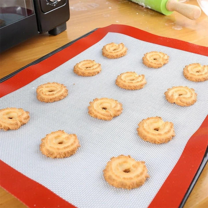Silicone non-stick baking mat in red and white, suitable for high-temperature baking and easy cleanup