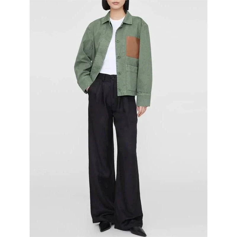 Stylish retro green autumn jacket for women with turn-down collar, single-breasted closure, and practical pockets