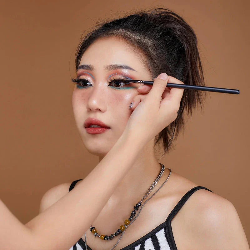 Precision Eyeliner Brush with fine-tipped synthetic fibres and ergonomic wooden handle for flawless liquid and cream eyeliner application