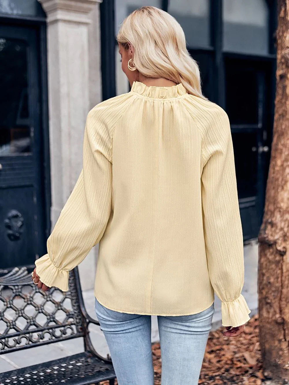 Ruffled collar long sleeve blouse in autumn colours, featuring a loose-fitting design and premium jacquard fabric