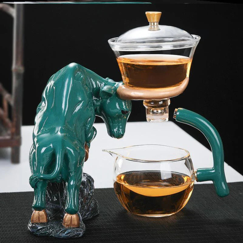 Premium borosilicate glass semi-automatic tea maker in a traditional British design for brewing delicious tea