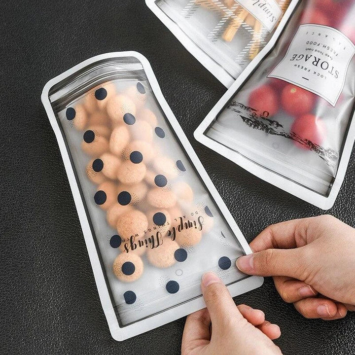 Set of 4 premium quality, clear zipper bags for storing and preserving food freshness