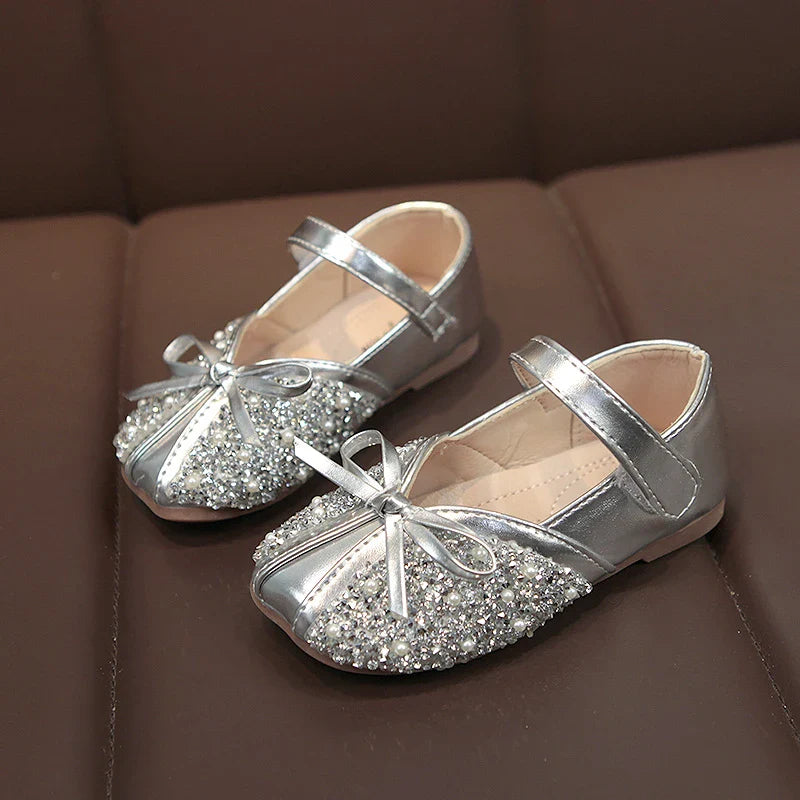 Girls' Leather Shoes in various colours, featuring a stylish and comfortable design for spring and autumn seasons