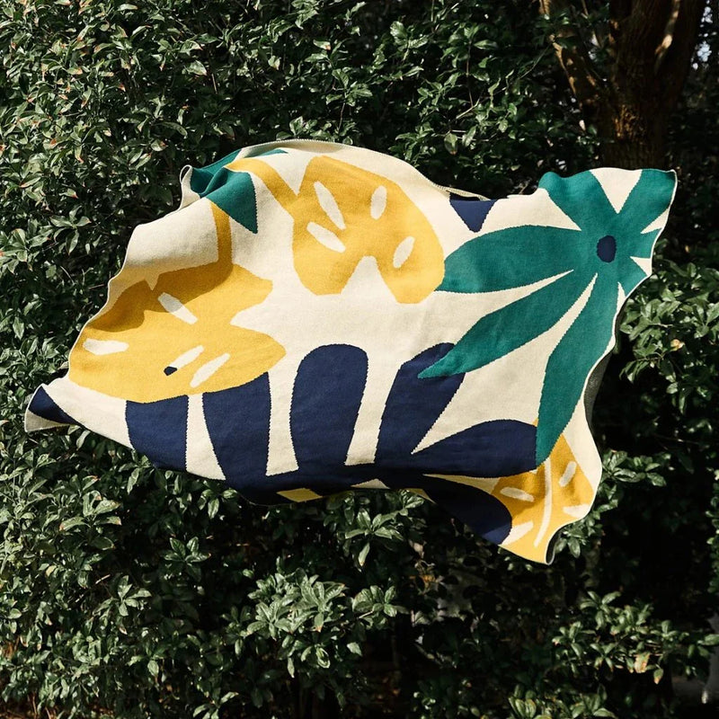 GiftHome UK Elegant Leaf Jacquard Blanket for Year-Round Comfort