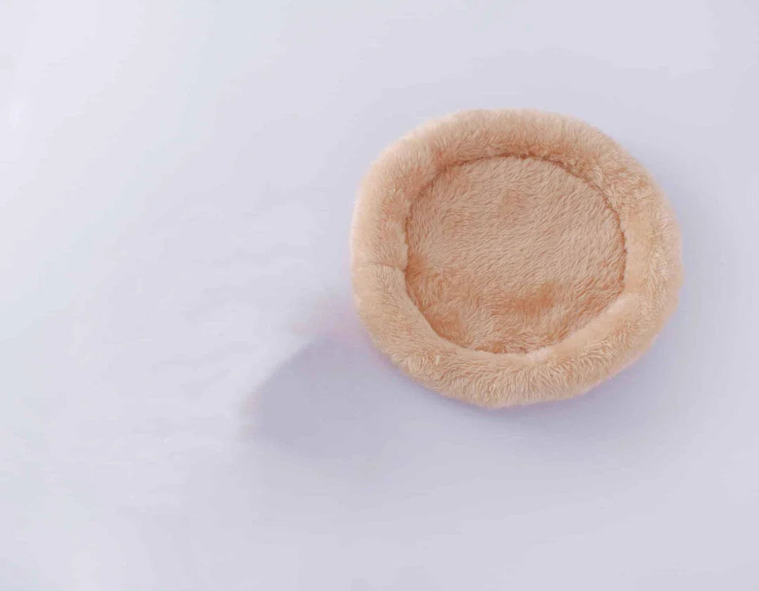 Luxurious plush hamster bed with soft, cosy fabric and generous size for optimal comfort and relaxation