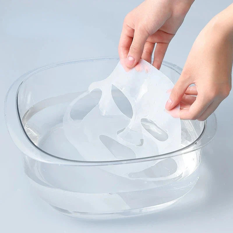Reusable silicone face mask with anti-wrinkle and moisturising benefits for radiant, youthful skin