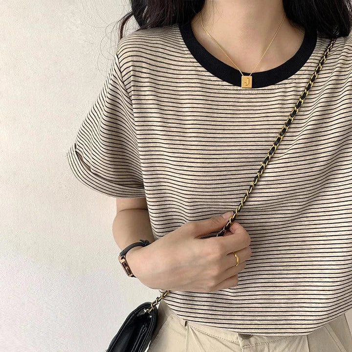 A cosy brown pullover with a turtleneck, featuring a stylish striped pattern for effortless autumn and winter style.