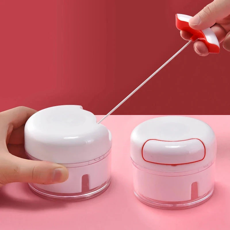 A high-quality manual food processor with sharp blades for effortlessly chopping, mincing, and processing a variety of ingredients.