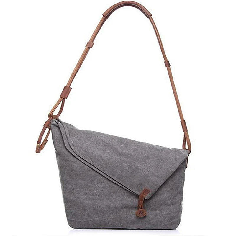Premium Crazy Horse leather shoulder bag in a variety of colours, featuring a vintage-inspired design and intelligent interior organisation.