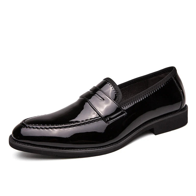 Sophisticated men's patent leather formal shoes with a sleek, glossy design and comfortable rubber sole