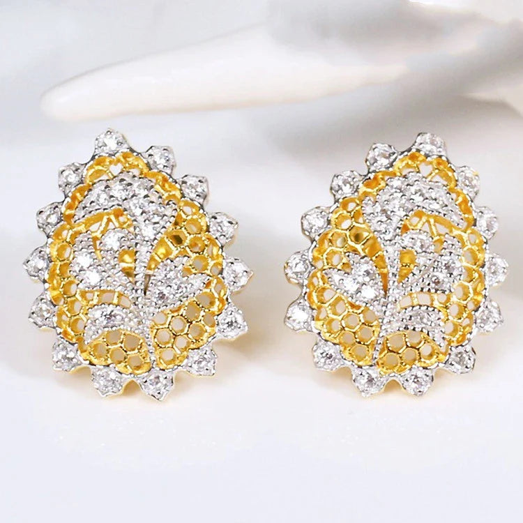 Pair of 925 silver gold-plated earrings with a honeycomb vine design, a captivating accessory that combines classic elegance and modern style.