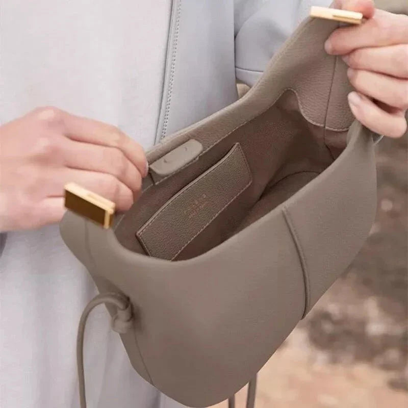 Elegant and Versatile Leather Dumpling-Shaped Tote Bag in White Colour
