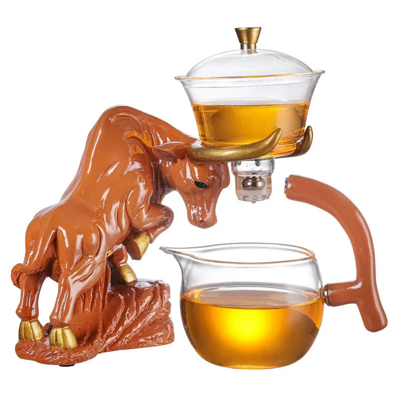 Premium borosilicate glass semi-automatic tea maker in a traditional British design for brewing delicious tea