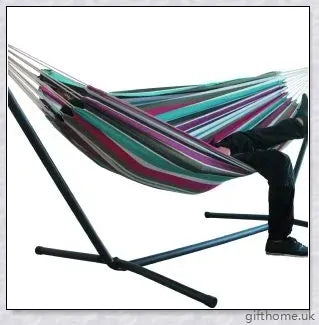 A generously-sized canvas camping hammock that can support up to 200 kg, ideal for outdoor relaxation and adventure