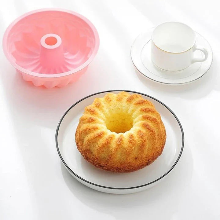 Premium 6-inch non-stick silicone cake mould in pink or green - a versatile baking tool for the modern British kitchen