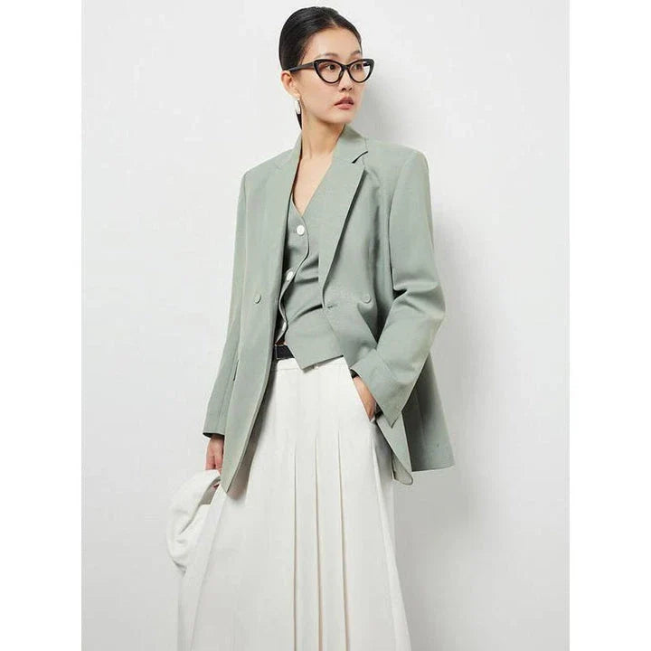 Elegant green double-breasted blazer with a stylish design and premium materials for a sophisticated look