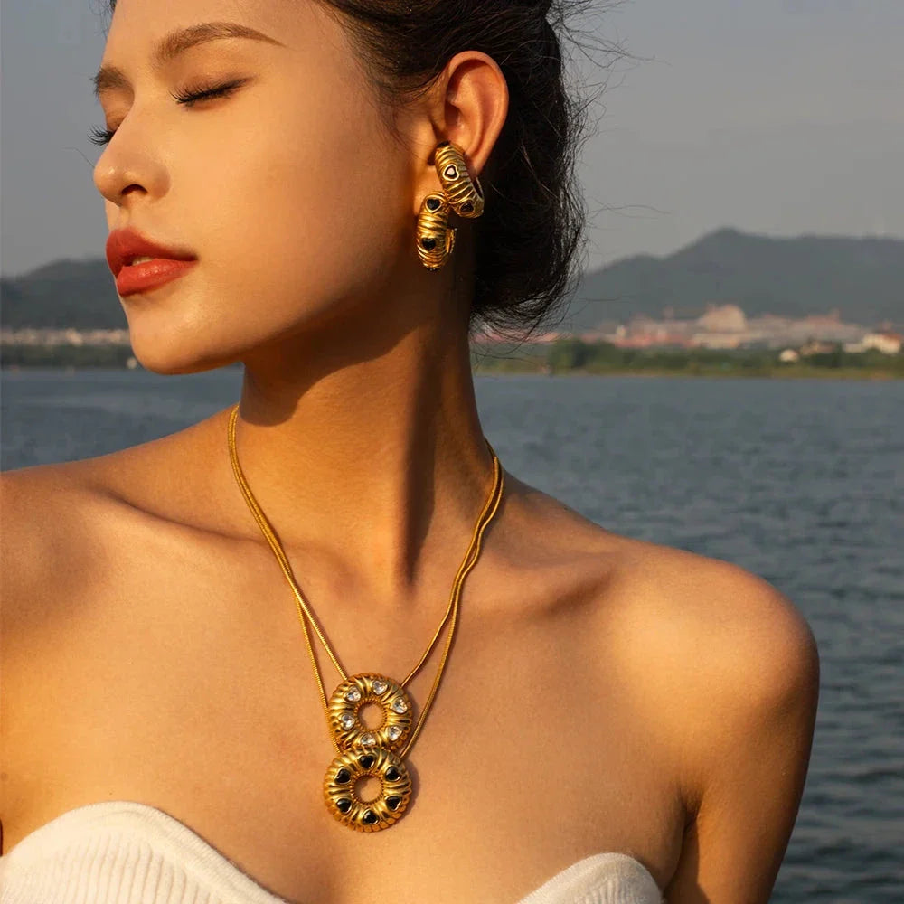 Trendha 18K gold plated minimalist O-shaped earrings and necklace set made of stainless steel for timeless elegance