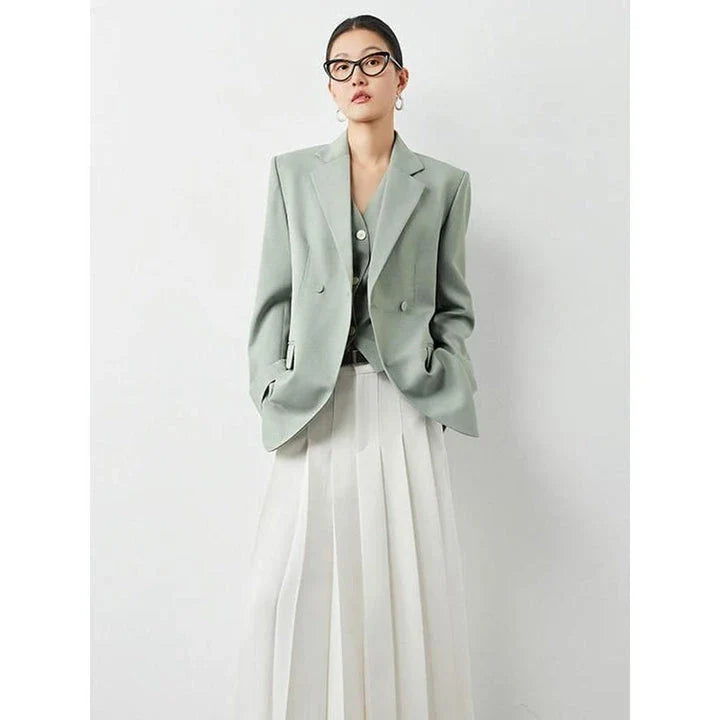 Elegant green double-breasted blazer with a stylish design and premium materials for a sophisticated look