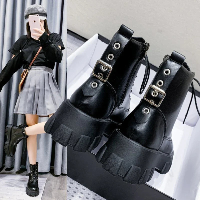 Stylish women's leather boots with a handsome locomotive design, durable rubber soles, and a comfortable round toe for autumn and winter wear.