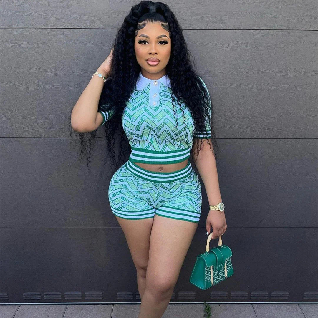 Stylish retro patchwork shorts set with rib detailing and exposed navel crop top