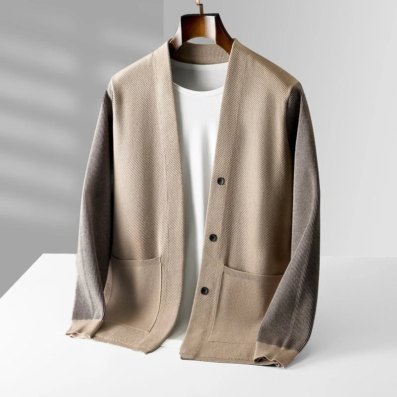Men's knitted jumper with contrast sleeves, made from premium wool-blend fabric for superior quality and comfort.