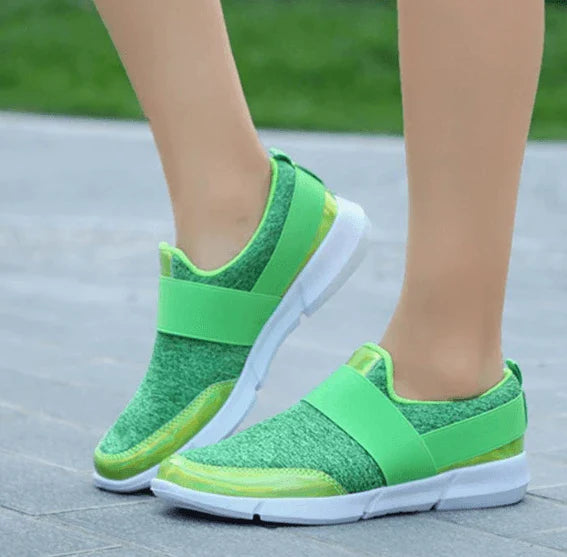 Lightweight ladies' casual slip-on shoes with breathable mesh upper and non-slip sole