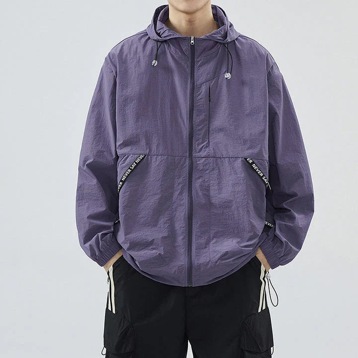 Stylish and versatile men's outdoor sports jacket in a range of colours, featuring a tailored fit and premium nylon construction for comfort and durability.