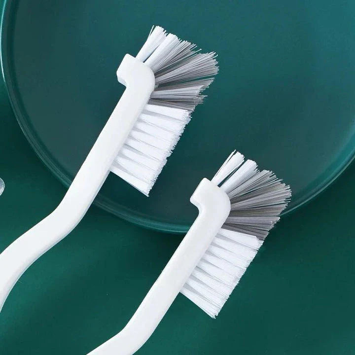 Premium 360° rotating bottle and tube cleaning brush with long handle for easy access to narrow spaces