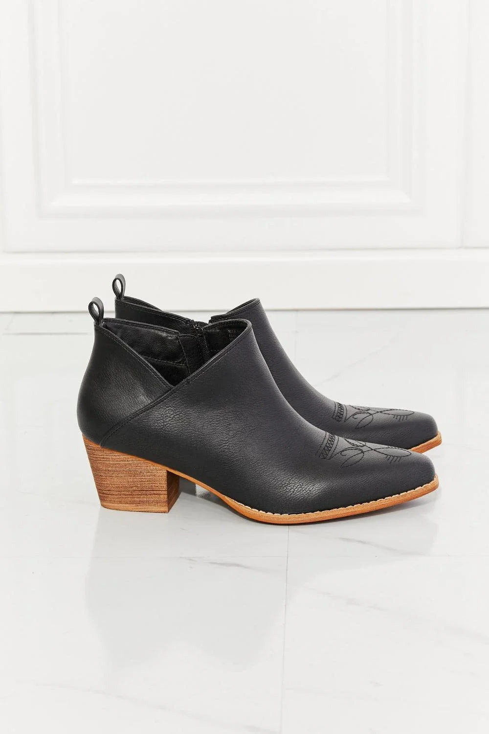 MMShoes Crossover Cowboy Booties with Embroidered Design in Black