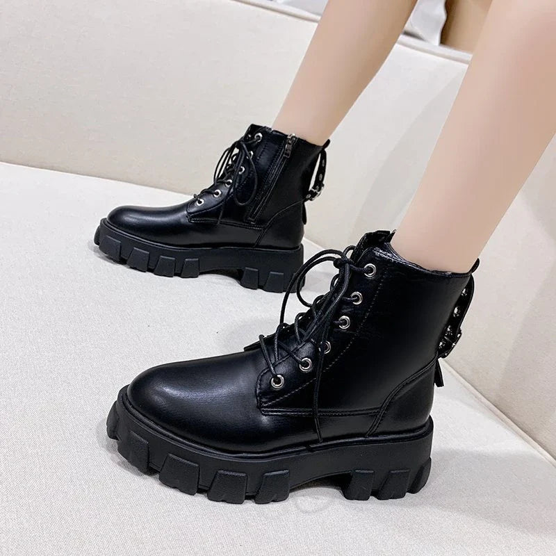 Stylish women's leather boots with a handsome locomotive design, durable rubber soles, and a comfortable round toe for autumn and winter wear.
