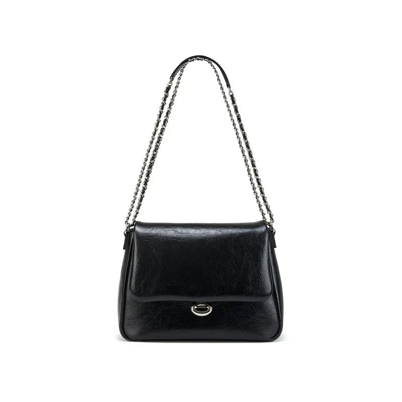 Fashionable large-capacity leather shoulder bag with adjustable crossbody strap and secure hasp closure