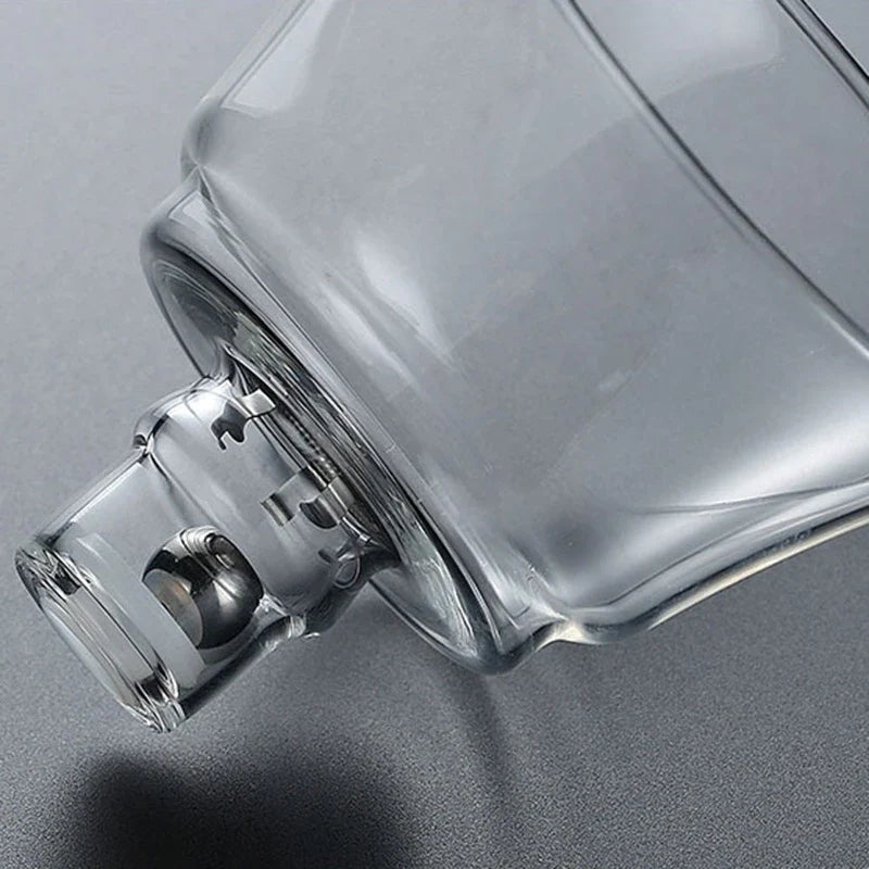 Premium borosilicate glass semi-automatic tea maker in a traditional British design for brewing delicious tea