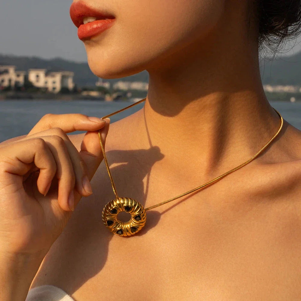 Trendha 18K gold plated minimalist O-shaped earrings and necklace set made of stainless steel for timeless elegance